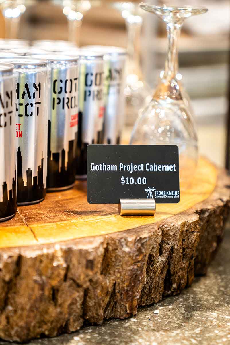 Etiquetage de boissons au Meijer Gardens Café