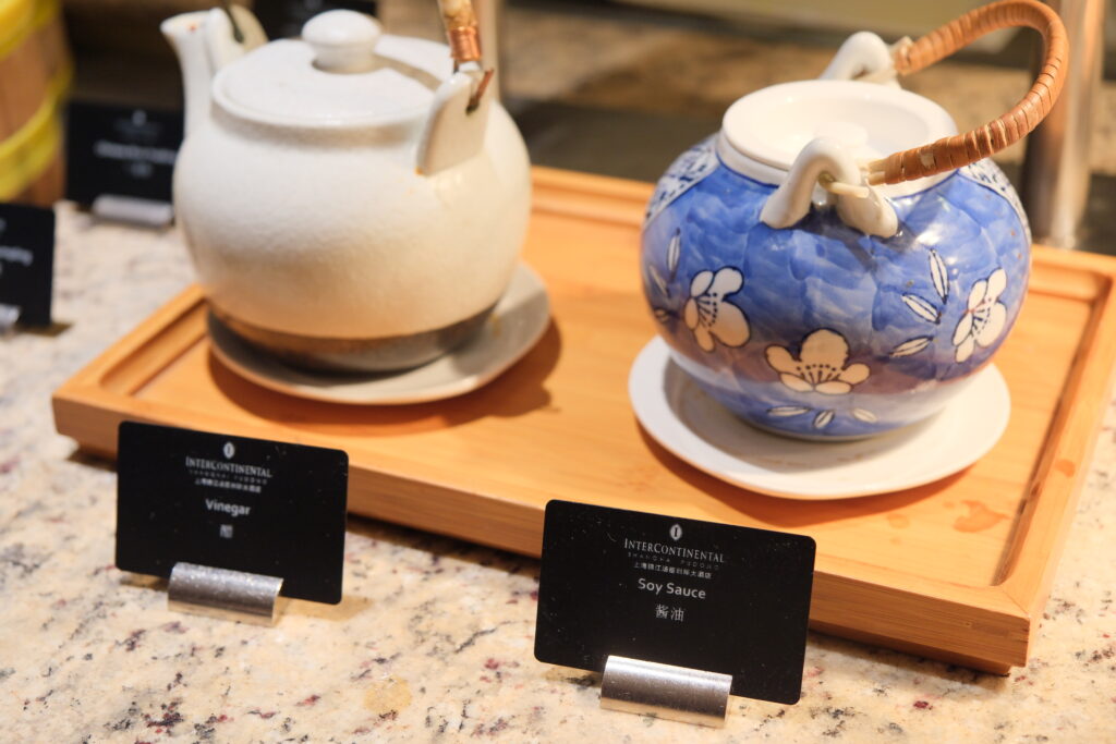 Menús personalizados impresos con Edikio Guest y utilizados en las zonas de restauración del InterContinental Shanghai Pudong